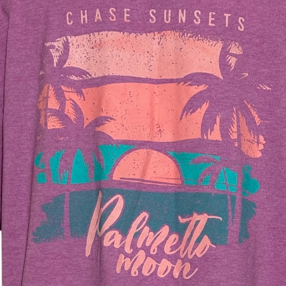 Gildan Graphic T-Shirt Women XL Purple NWOT Palmetto Moon Chase Sunsets Tee Nice